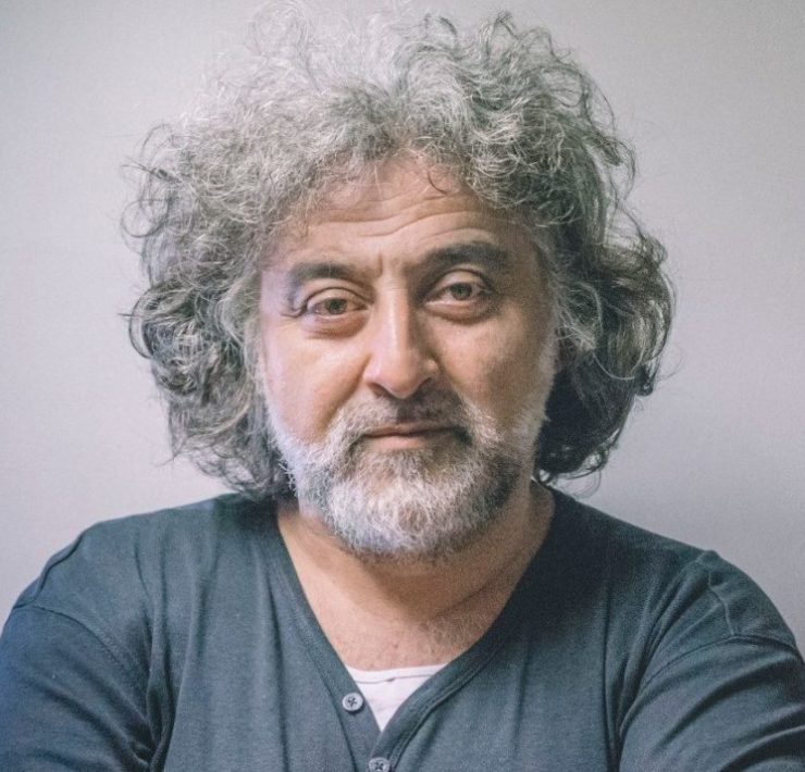 Ο Γιάννης Αναστασάκης, σκηνοθέτης, ηθοποιός και Καλλιτεχνικός Διευθυντής του Κρατικού Θεάτρου Βορείου Ελλάδος, μιλά για την «σπίθα της ζωής» και για ένα Θέατρο Ουσίας