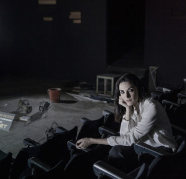 Η Κατερίνα Ευαγγελάτου ανεβάζει τον «Άμλετ», το εμβληματικό έργο του Ουίλλιαμ Σαίξπηρ, σε μια φιλόδοξη παραγωγή της Λυκόφως, που θα ανοίξει στις αρχές Δεκεμβρίου το κλειστό εδώ και οκτώ χρόνια «Αμφι-Θέατρο» του Σπύρου Α. Ευαγγελάτου.