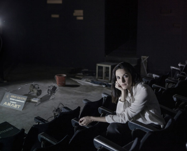 Η Κατερίνα Ευαγγελάτου ανεβάζει τον «Άμλετ», το εμβληματικό έργο του Ουίλλιαμ Σαίξπηρ, σε μια φιλόδοξη παραγωγή της Λυκόφως, που θα ανοίξει στις αρχές Δεκεμβρίου το κλειστό εδώ και οκτώ χρόνια «Αμφι-Θέατρο» του Σπύρου Α. Ευαγγελάτου.