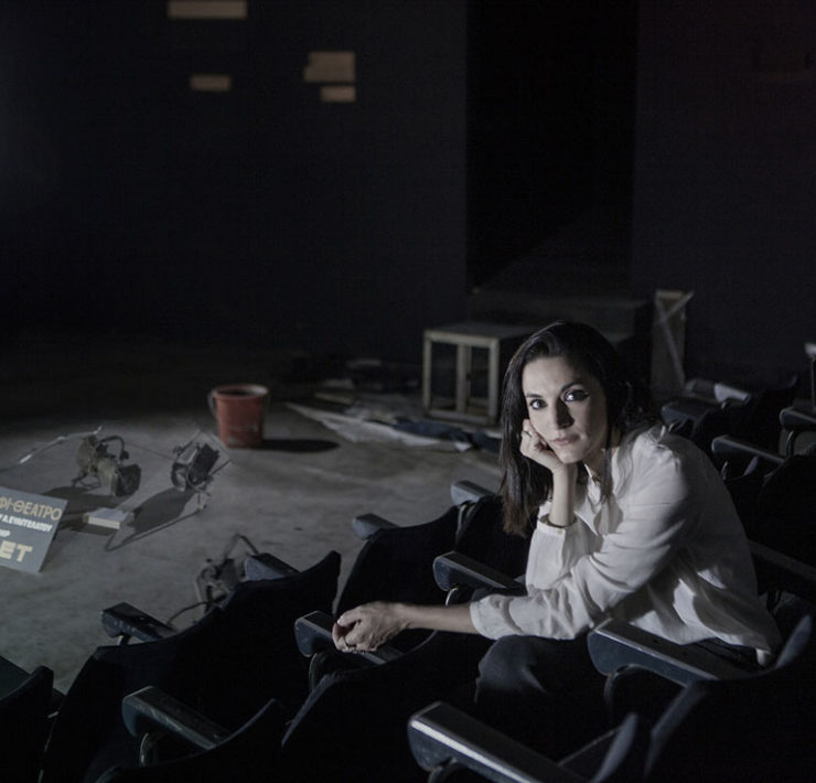 Η Κατερίνα Ευαγγελάτου ανεβάζει τον «Άμλετ», το εμβληματικό έργο του Ουίλλιαμ Σαίξπηρ, σε μια φιλόδοξη παραγωγή της Λυκόφως, που θα ανοίξει στις αρχές Δεκεμβρίου το κλειστό εδώ και οκτώ χρόνια «Αμφι-Θέατρο» του Σπύρου Α. Ευαγγελάτου.